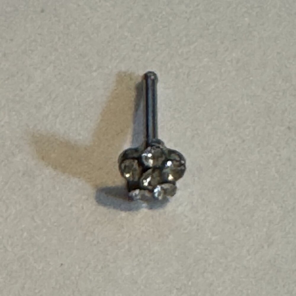 20 Gauge Clear Flower Rhinestone Nose Ring